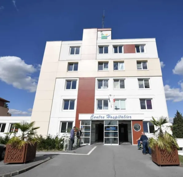 photo de la devanture du centre hospitalier de Saint-Amnd-les-Eaux